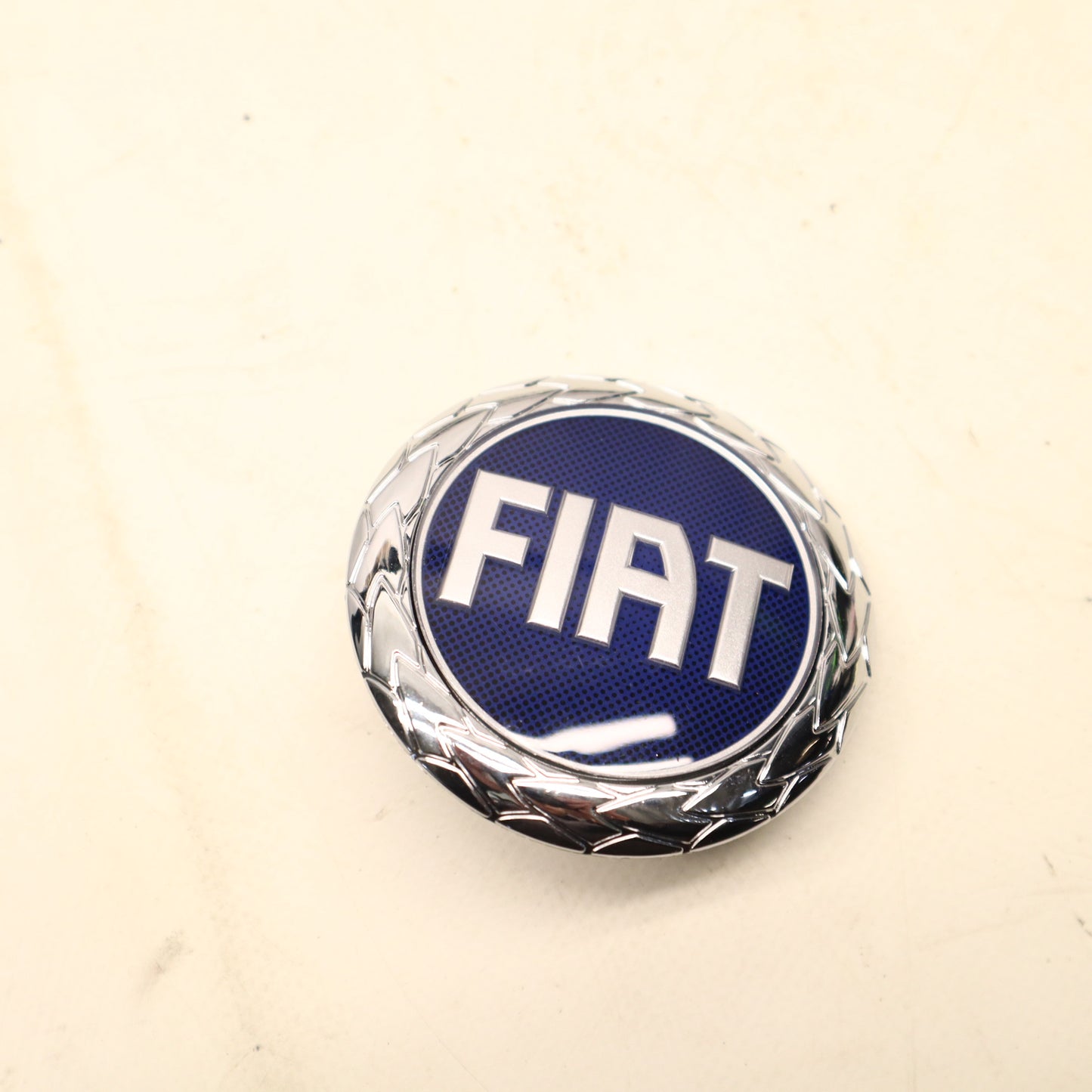 Fiat Punto 199 (2005) 1.3 D 55KW 5P Emblem Motorhaube Vorne 46832300