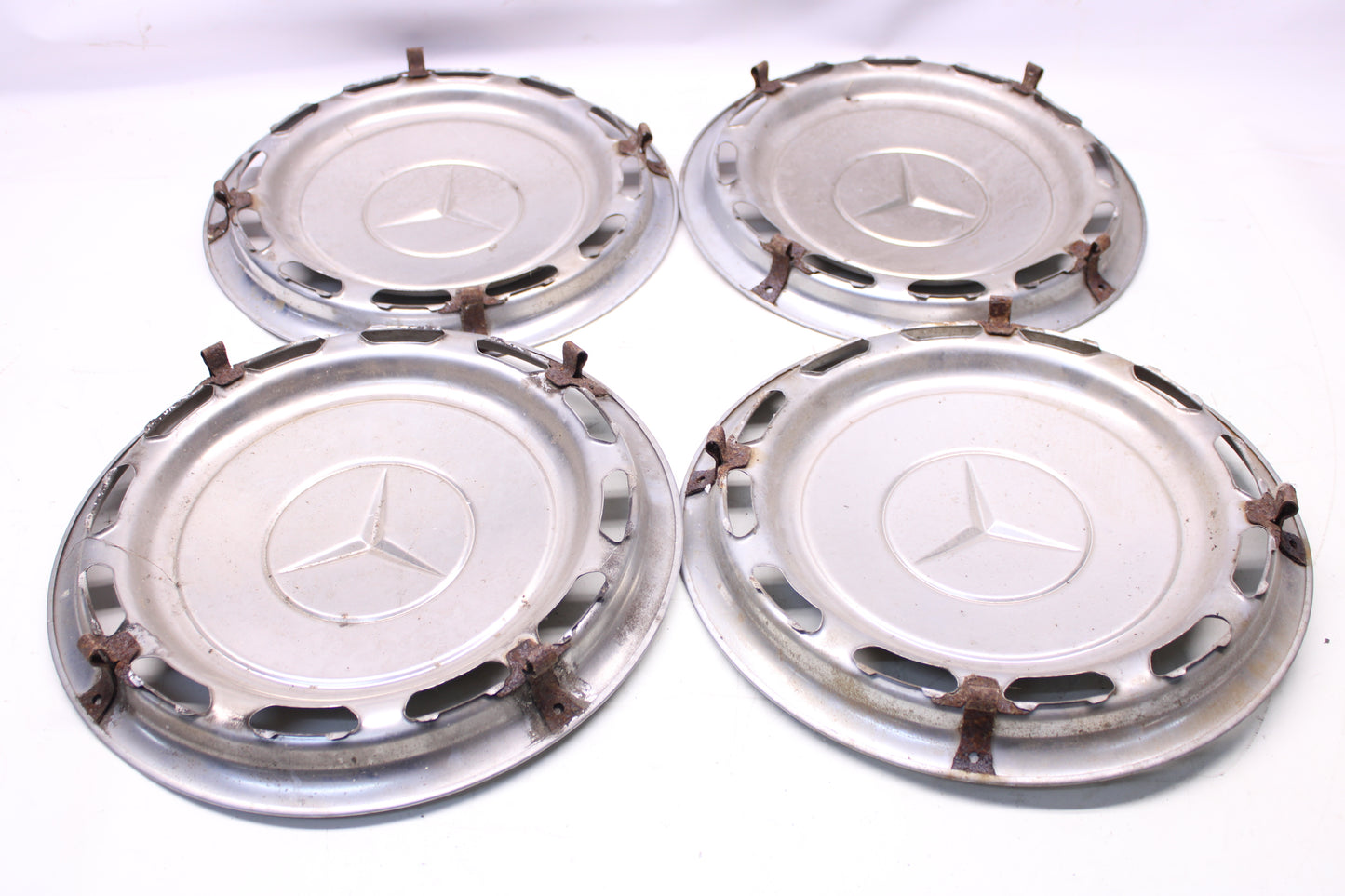 Mercedes W 123 Radkappen Set 4 stk